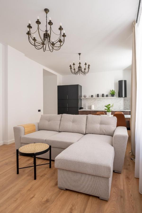 Spacious 1-Bedroom Apartment In The Heart Of Old Town ريغا المظهر الخارجي الصورة