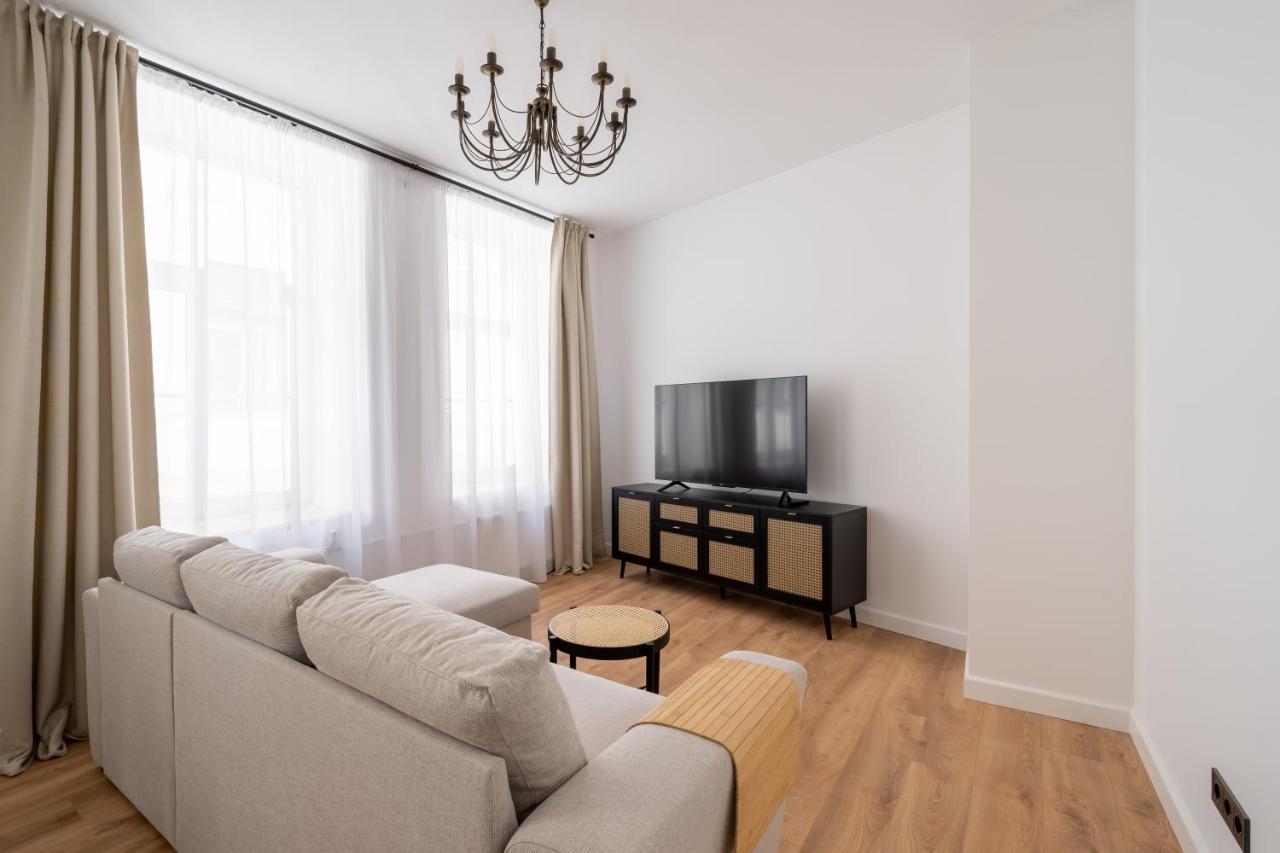 Spacious 1-Bedroom Apartment In The Heart Of Old Town ريغا المظهر الخارجي الصورة