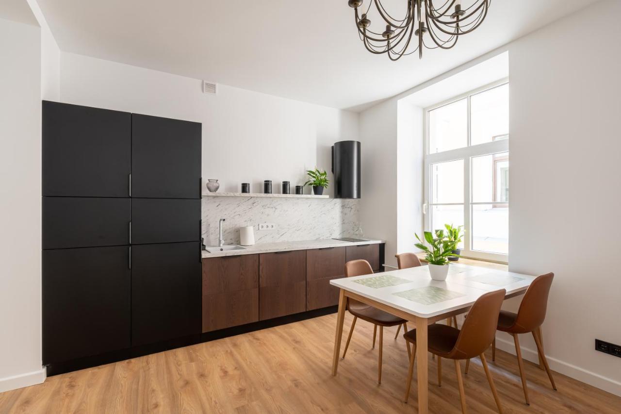 Spacious 1-Bedroom Apartment In The Heart Of Old Town ريغا المظهر الخارجي الصورة