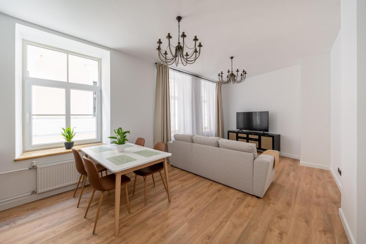 Spacious 1-Bedroom Apartment In The Heart Of Old Town ريغا المظهر الخارجي الصورة